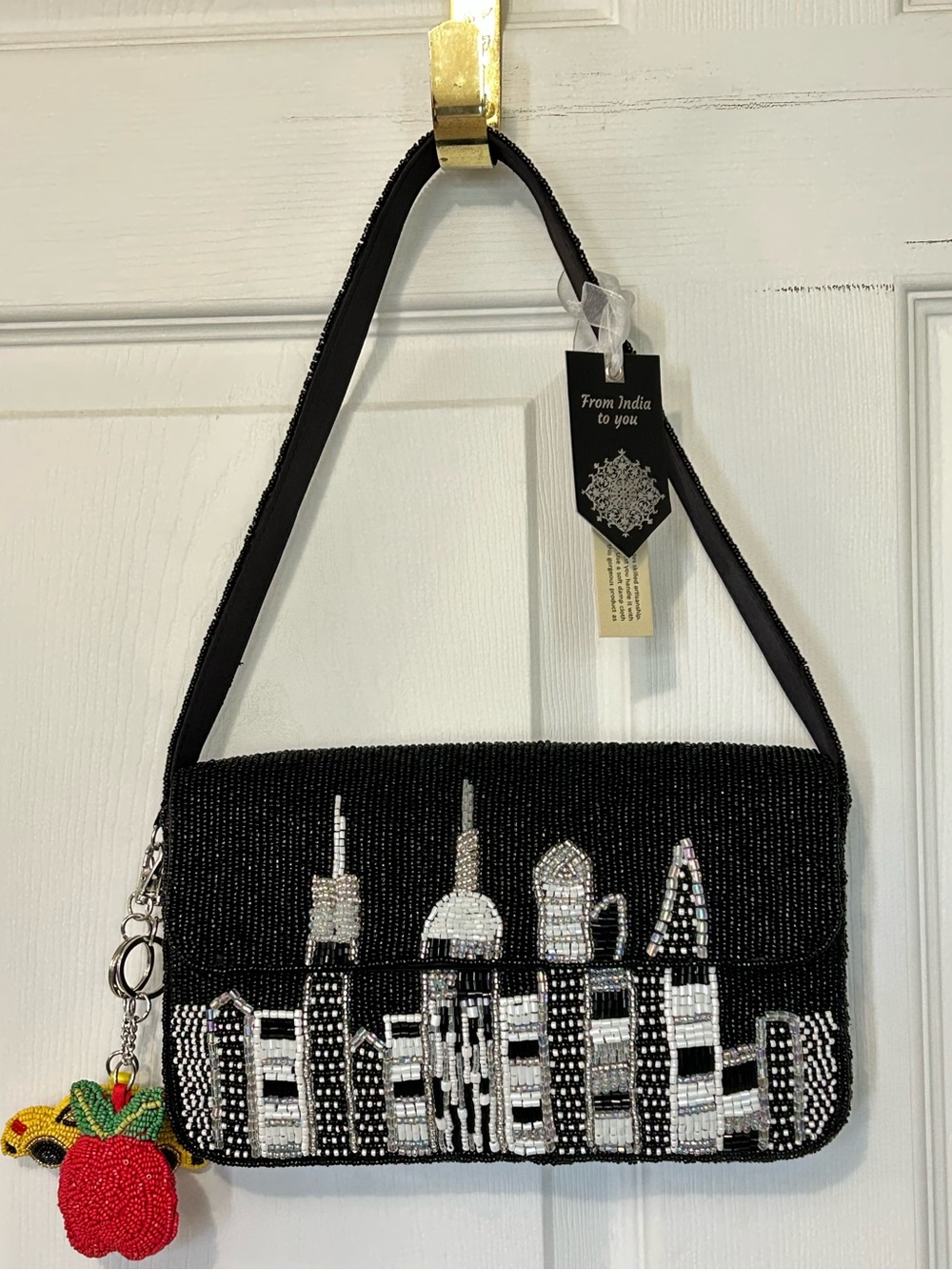 NWT Beaded Shoulder Bag NYC New York City Skyline w/ Taxi & Apple Beaded Charms